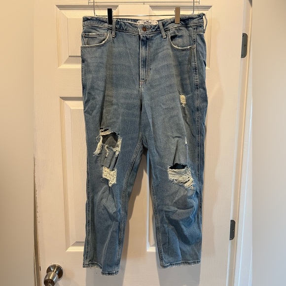 Hollister Curvy High Rise Distressed Mom Jeans - Picture 4 of 6